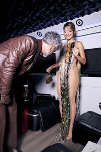 rita-ora-and-her-husband-taika-waititi-leave-their-hotel-to-go-to-the-met-gala-in-new-york-05-06-2024-5.jpg