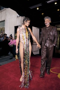 rita-ora-and-her-husband-taika-waititi-leave-their-hotel-to-go-to-the-met-gala-in-new-york-05-06-2024-6.jpg