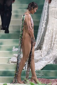rita-ora-at-met-gala-2024-1.jpg