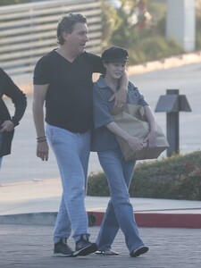 shannen-doherty-and-chris-cortazzo-leaves-kristy-s-malibu-06-16-2024-6.jpg