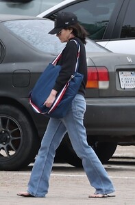 shannen-doherty-out-shopping-at-malibu-farmers-market-05-19-2024-1.jpg