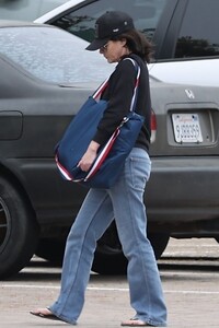 shannen-doherty-out-shopping-at-malibu-farmers-market-05-19-2024-6.jpg