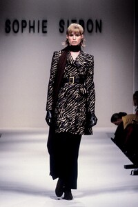 simonebowketst9331.thumb.jpg.38a6e40b6c3197f50cc1328b43ed5fd3.jpg