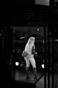 zara_larsson_bayside_2024_paoduell_3_53854345650_o.jpg