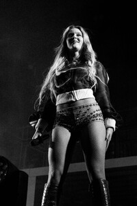 zara_larsson_bayside_2024_paoduell_9_53853913531_o.jpg