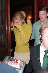 zendaya-slave-play-press-night-in-london-07-10-2024-0.jpg