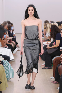 00003-proenza-schouler-spring-2024-ready-to-wear-credit-brand.thumb.jpg.63e97faff7d07dbbc271ba5fee3e0931.jpg