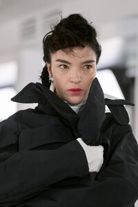 00010-maison-margiela-spring-2024-ready-to-wear-details-credit-gorunway.thumb.jpg.f48a8ee974f6200c23c2d16aab8ea9a4.jpg
