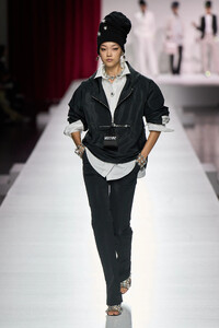 00010-moschino-spring-2024-ready-to-wear-credit-gorunway.thumb.jpg.9d857a7e8b9c4739f059ed7d3142d478.jpg