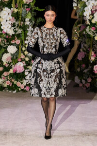 00012-richard-quinn-spring-2024-ready-to-wear-credit-gorunway.thumb.jpg.2f1c39ff5b14d0b59af34fc6dad6c1d2.jpg