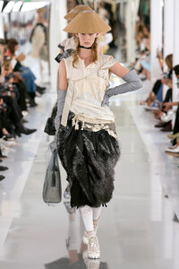 00013-maison-margiela-spring-2024-ready-to-wear-credit-gorunway.thumb.jpg.4afc30e477521a2bb197ec93b34fb70e.jpg