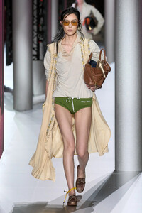00031-miu-miu-spring-2024-ready-to-wear-credit-gorunway.thumb.jpg.c231786b3358a28b79a251ce5d69ffc6.jpg