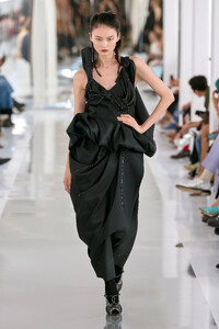 00039-maison-margiela-spring-2024-ready-to-wear-credit-gorunway.thumb.jpg.c90e5cd1a52dbd9ced8cc6543bf1d672.jpg