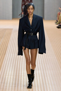 00041-prada-spring-2024-ready-to-wear-credit-gorunway.thumb.jpg.ed3e093c91c02f3fcb3e90dd0105c549.jpg