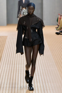 00043-prada-spring-2024-ready-to-wear-credit-gorunway.thumb.jpg.a2320e2f3cd704768ddb91389d72c55e.jpg