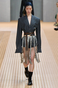 00044-prada-spring-2024-ready-to-wear-credit-gorunway.thumb.jpg.5331b972ba6c6906431deae8e5a3b875.jpg
