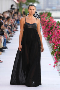 00046-michael-kors-collection-spring-2024-ready-to-wear-credit-brand.thumb.jpg.c5e3f6d1ebafc1027390601a441b7952.jpg
