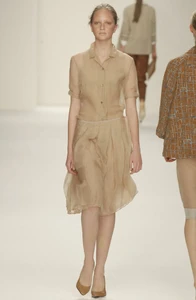 00050h-calvin-klein-spring-2004-ready-to-wear-bruna-erhardt.thumb.webp.40243b6f48bd2ea7f98f5e6adb1404ca.webp