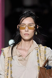 00079-miu-miu-spring-2024-ready-to-wear-details-credit-gorunway.thumb.jpg.a05fe4e6fbe46386671bf24c702a36ed.jpg