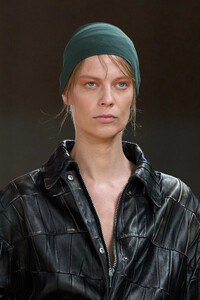00124-prada-spring-2024-ready-to-wear-details-credit-gorunway.thumb.jpg.91703b9ce9d16bb023d2016e1cd75a63.jpg