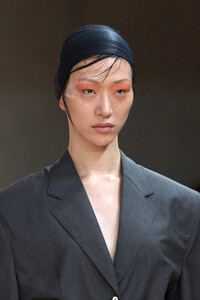 00145-prada-spring-2024-ready-to-wear-details-credit-gorunway.thumb.jpg.9d1381e953b5fe02e92e7f89860a5dad.jpg