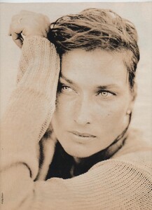 1996_08_05_ELLE_FRANCE_5.thumb.jpg.24257b220d148c42bae58f18937cb940.jpg