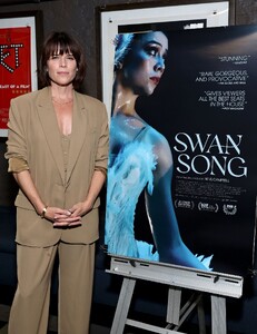 2024-07-30SwanSong_281229.jpg