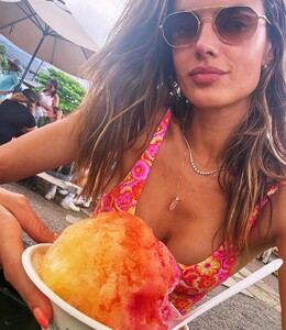 [2024.08.16] alessandraambrosio_455608256_18454368286000670_4906842388493912829_n.jpg