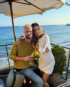 [2024.08.28] alessandraambrosio_457468517_18456749587000670_7841741491735760710_n.jpg