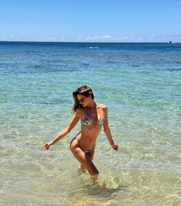 [2024.08.08] alessandraambrosio_451194923_18452939056000670_8762211859410746996_n.jpg