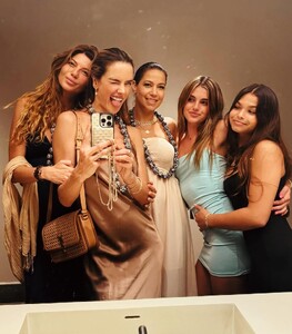 [2024.08.08] alessandraambrosio_454658653_18452939125000670_1416842534971506351_n.jpg