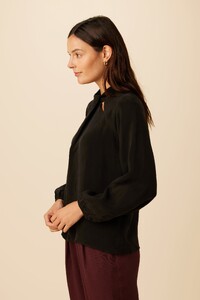 20_0156_Papillon_Black_2.jpg
