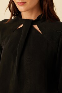 20_0156_Papillon_Black_4.jpg