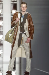 24-christian-dior-ready-to-wear-fall-2001.thumb.webp.550619d45a0c562449bfcb2634ebc995.webp
