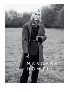 39 British Vogue 9 2024.jpg