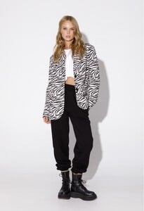 4798-820x1200.jpg