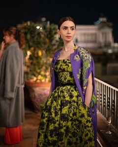 507242646_emilyinparis_457040106_1730909691003278_2303740167872261016_n.jpg