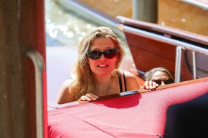 508795133_mcfanforceleblounge-net31-08-2024-07-23toni-garrn_19.jpg