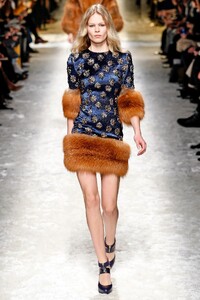 Anna Ewers.jpg