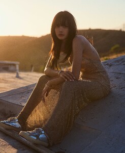 Blackpink_Lisa_Elle_August_6.jpg