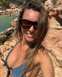 Carolina_Ardohain_in_Bikini_08-19-2024__6_.jpg