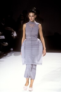 CommedesGarcons1997WomenRTW97.thumb.jpg.0a93aef33f3510afb98399a7b5ce5ef6.jpg