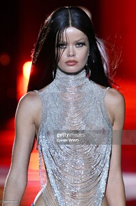 FridaAasenforLaQuanSmithRTWSPRING202405.thumb.jpg.4f7b6d080a9579391f621d83d9bd3cb3.jpg