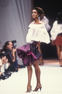GianfrancoFerre1991WomenRTW67.thumb.jpg.114dc9998caa9871e9da4cd07a39f0ec.jpg