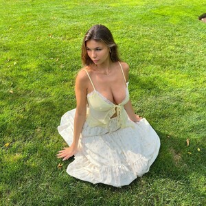 Grace_Boor_-_Cleavage_in_a_white_dress_08-16-2024__3_.thumb.jpg.1ef23f36662bb844dae3ae1a0ba5aa6a.jpg