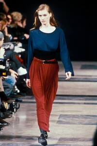 HelmutLang1989WomenRTW88.thumb.jpg.acbe1cc122758d096622eee31cd7ad9c.jpg