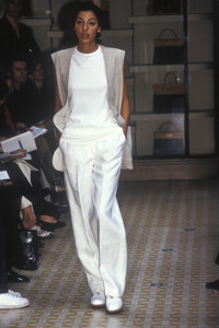 Hermes1999WomenRTW25.thumb.jpg.923108b3113d378107fd4300bc0b1a97.jpg