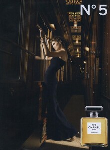 Jeunet_Chanel_No.5_Fragrance_2009_03.thumb.jpeg.5424fcee276e4f695eaccb0ce1cac8c8.jpeg
