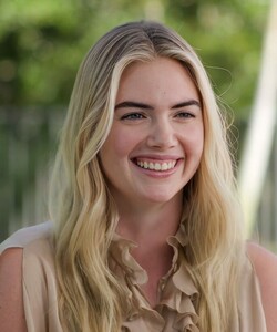 Kate_Upton_in_2021.thumb.jpg.6109088b0169ac64388d9c5394216c1e.jpg