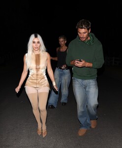Kim-Kardashian-Feet-7991998.jpeg